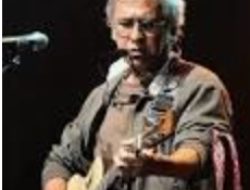 Iwan Fals Ciptakan Lagu Migor Langka “Ini Seperti Tikus Mati di Lumbung Padi”