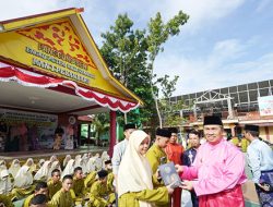 Gubri Serahkan Ratusan Wakaf Al-Quran untuk MAN 1 Pekanbaru