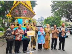 Bupati Kasmarni Hadiri Kirab Budaya, Sempena HUT Ke-44 Dekranasda Di Kota Surakarta